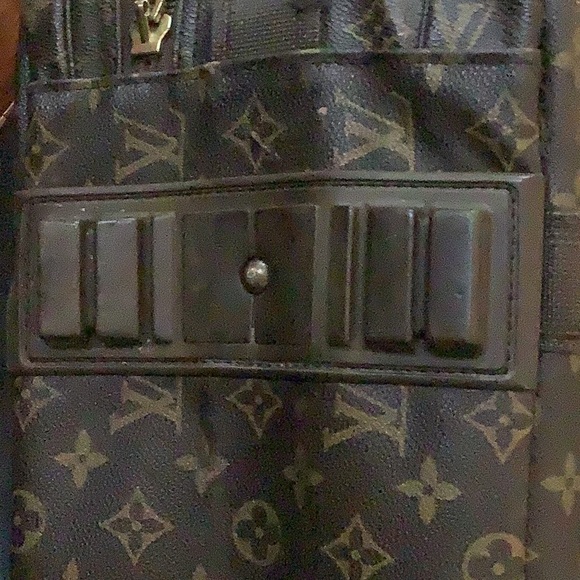 Louis Vuitton Luggage - Picture 6 of 6
